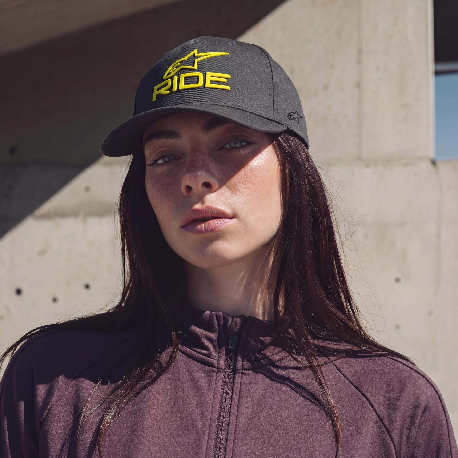 grau (female-model)
