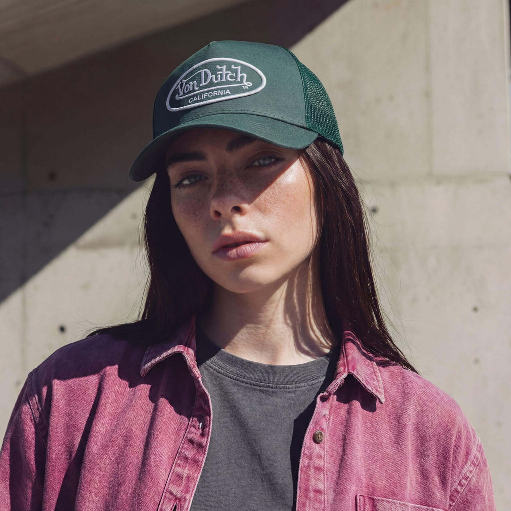 dunkelgrün (female-model Monique Iverson)