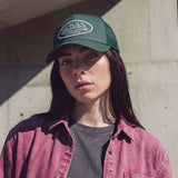 dunkelgrün (female-model Monique Iverson)
