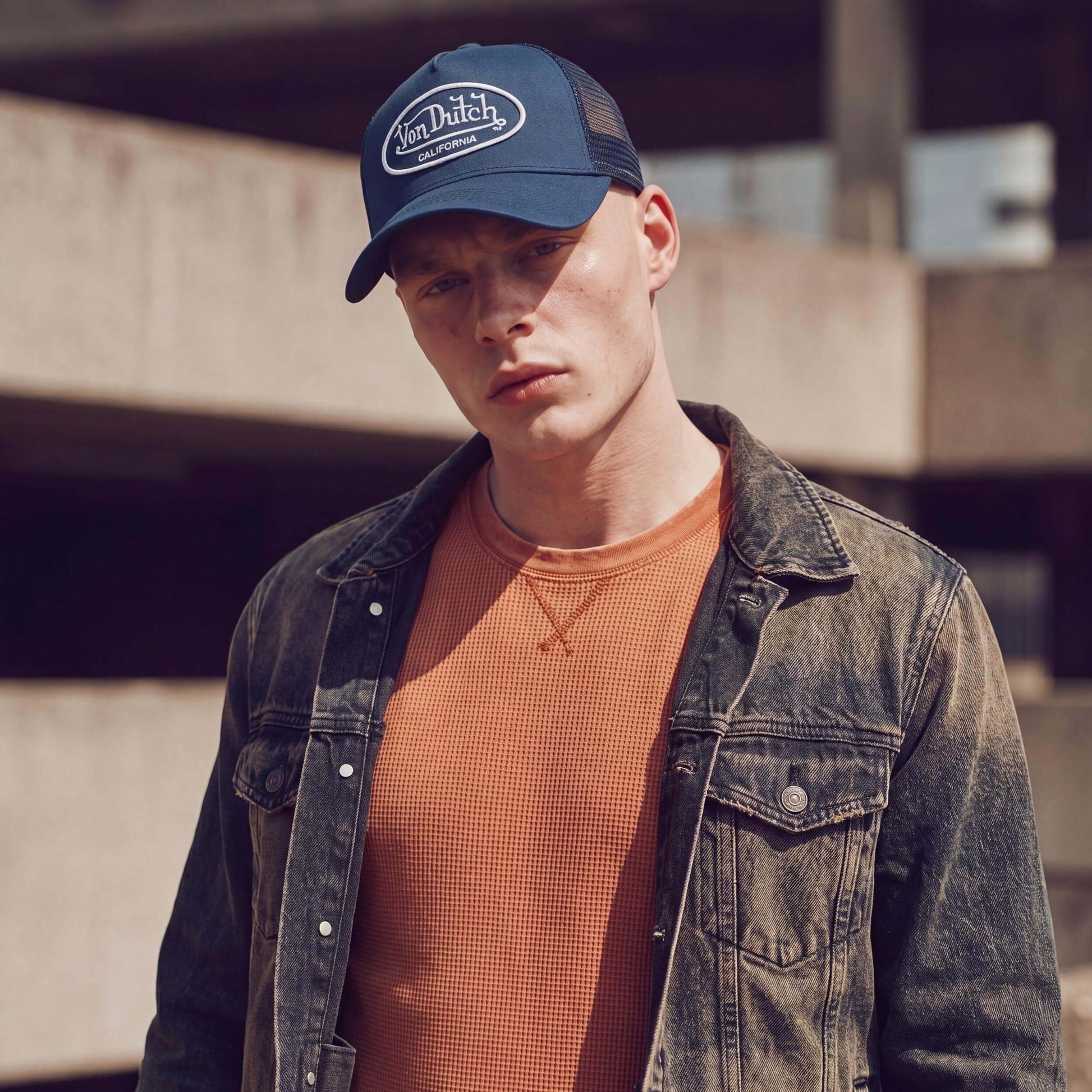 blau (male-model Pete Delorette)