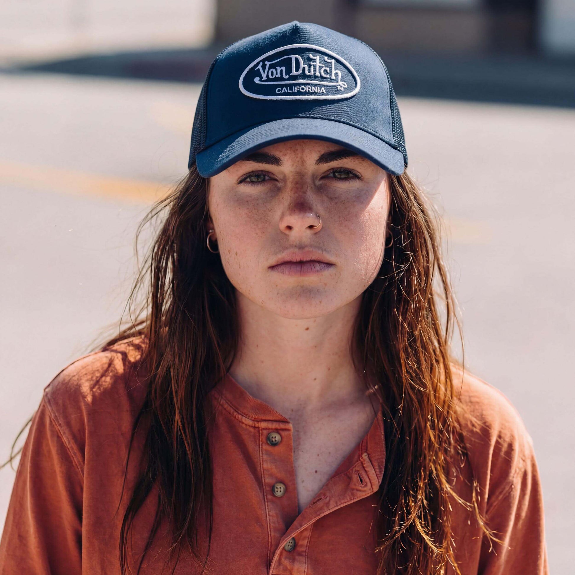 blau (female-model Jessica Paulic)