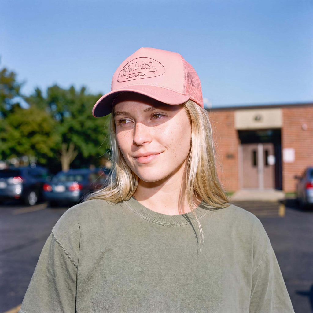 pink (female-model)