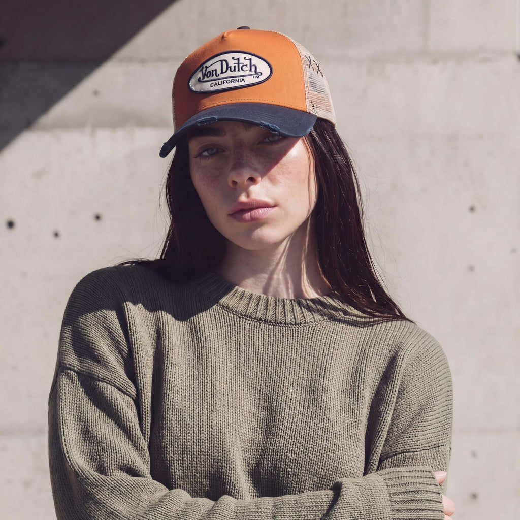 brown-blue (female model Hazel Bourne)