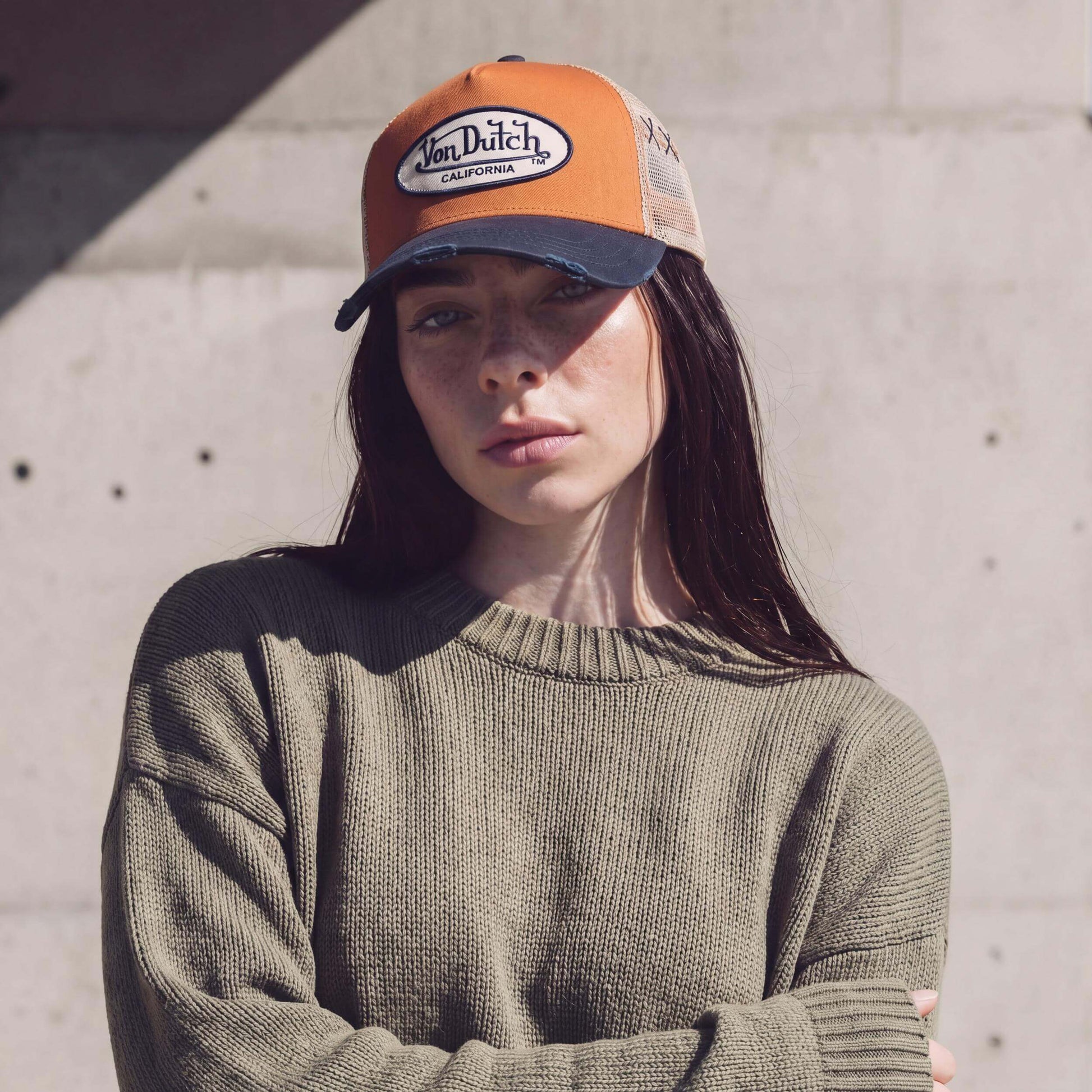 brown-blue (female model Hazel Bourne)