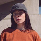 grau (female-model)