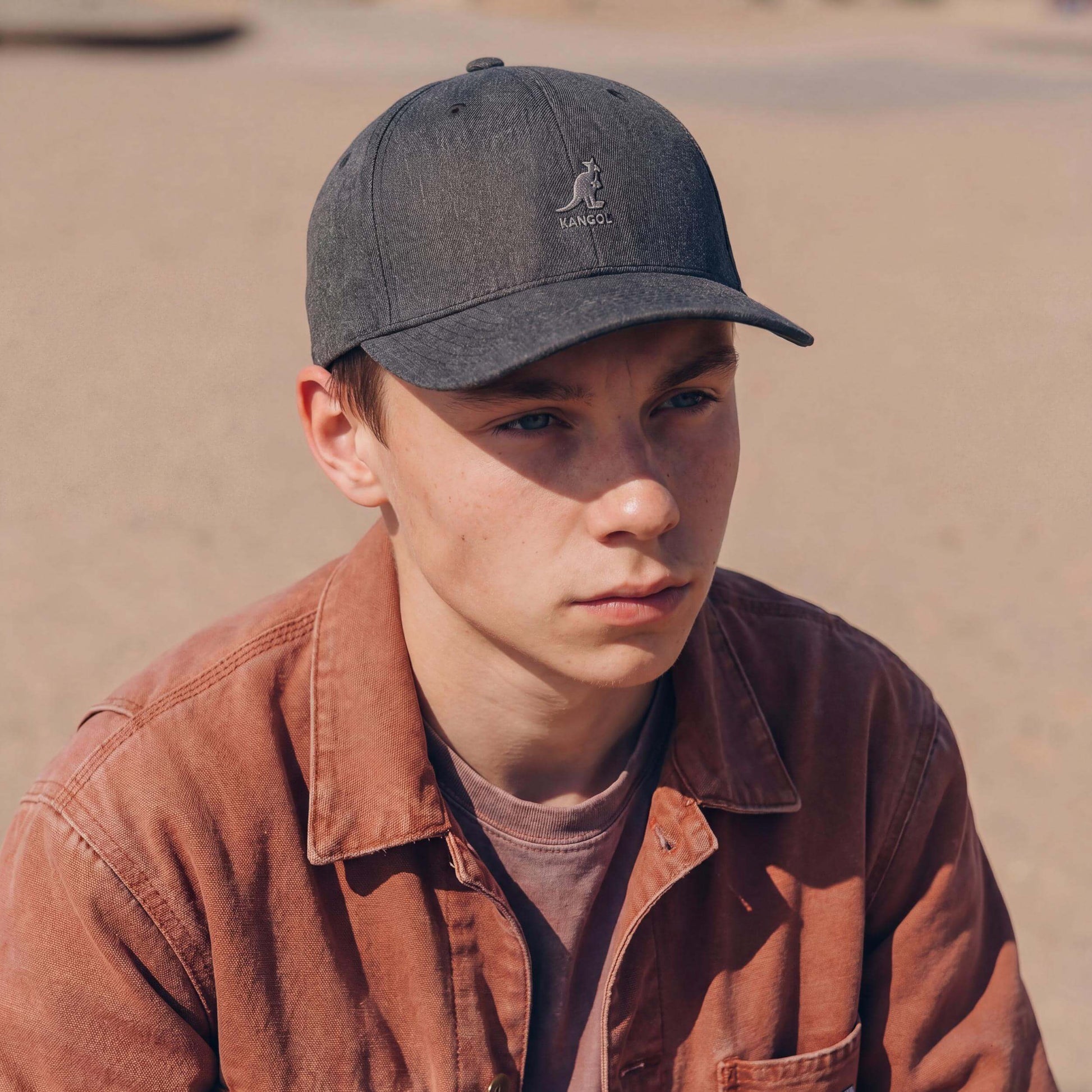 dunkelgrau (male-model Carl Sanchez)