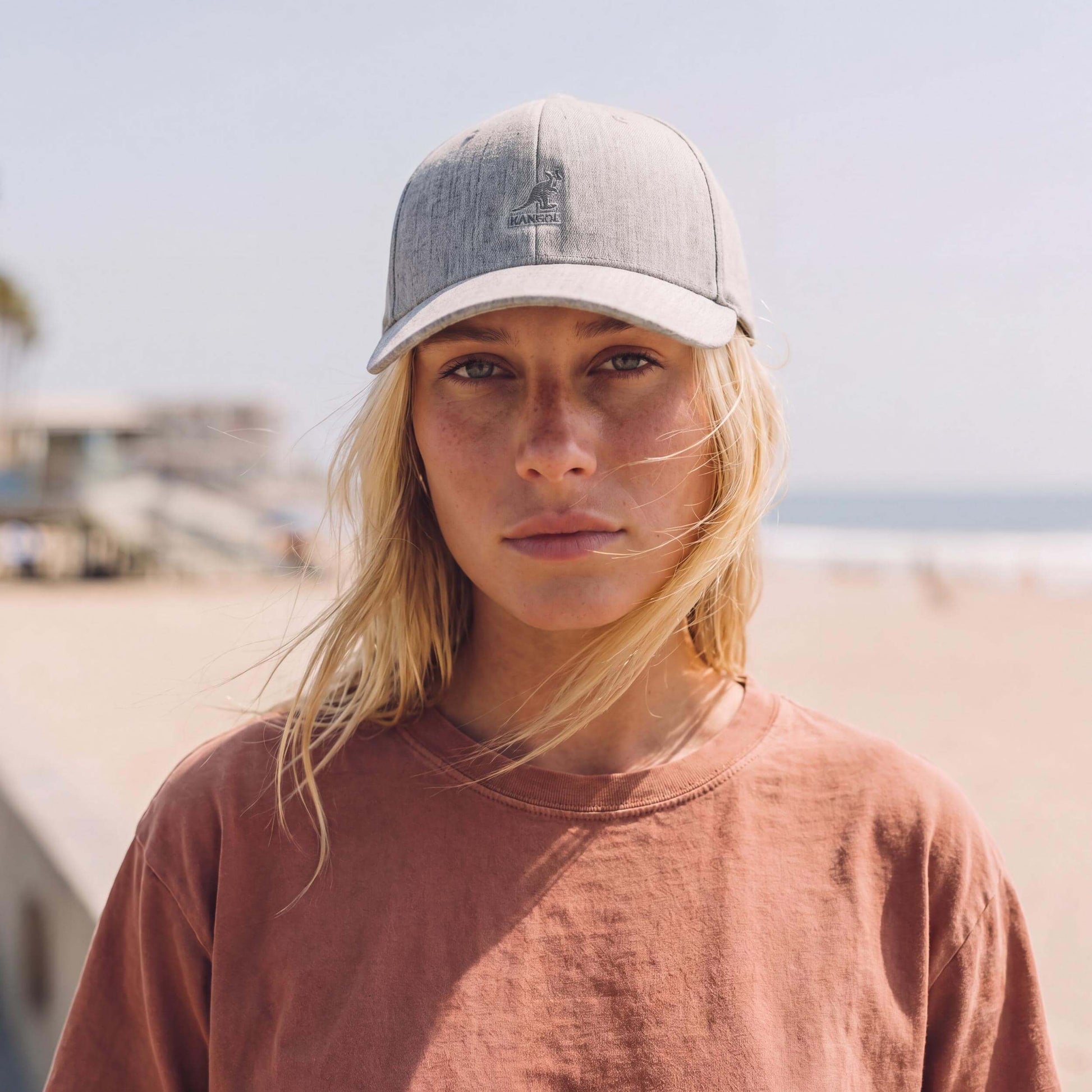 hellgrau (female-model Natalie Polino)