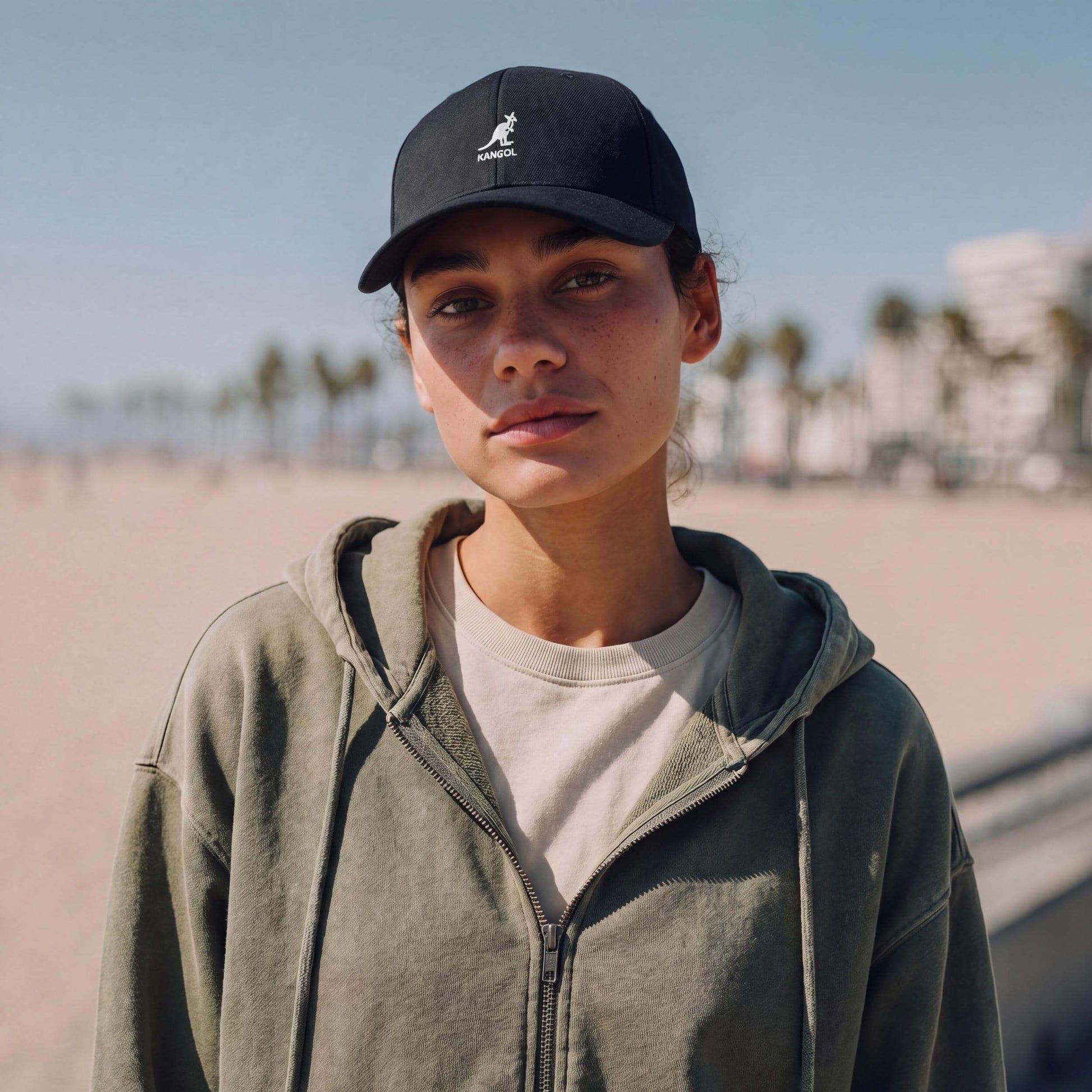 schwarz (female-model Bec Rabanne)