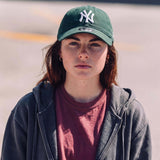 dunkelgrün (female-model Hazel Bourne)