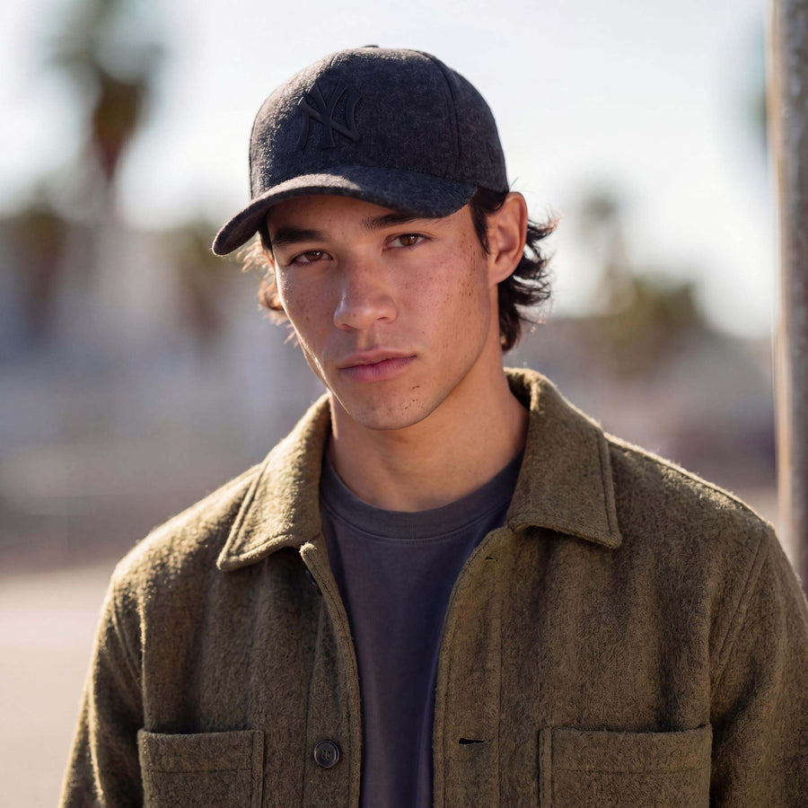 schwarz (male-model Oswald Bloom)