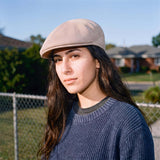 grau (female-model)