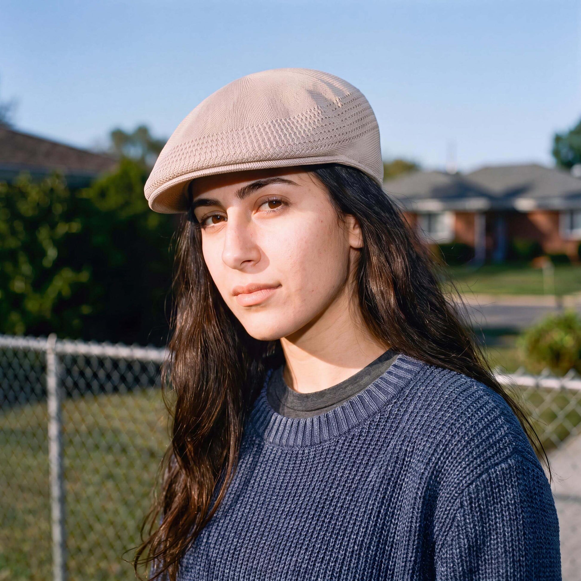 grau (female-model)