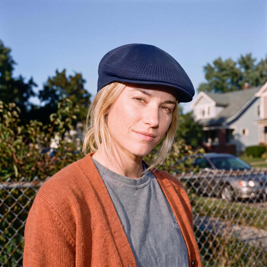 dunkelblau (female-model)