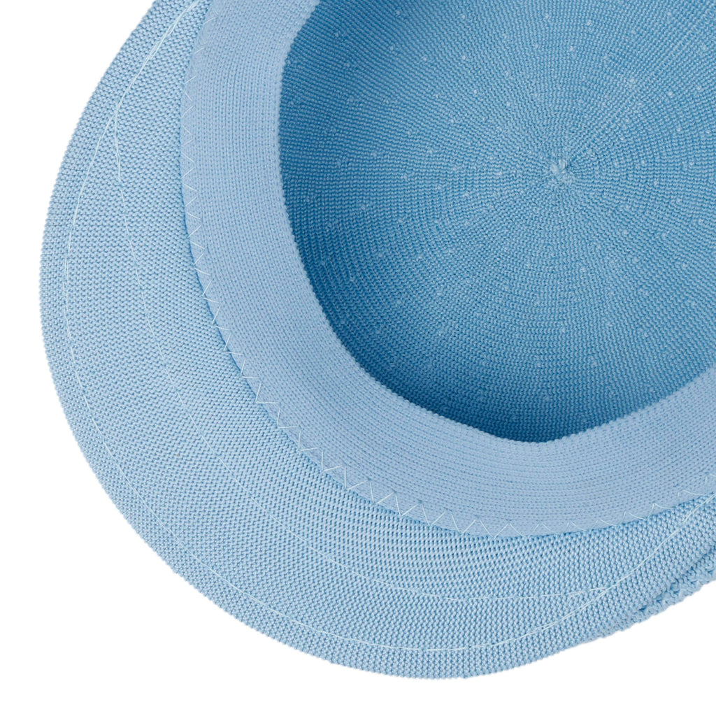hellblau