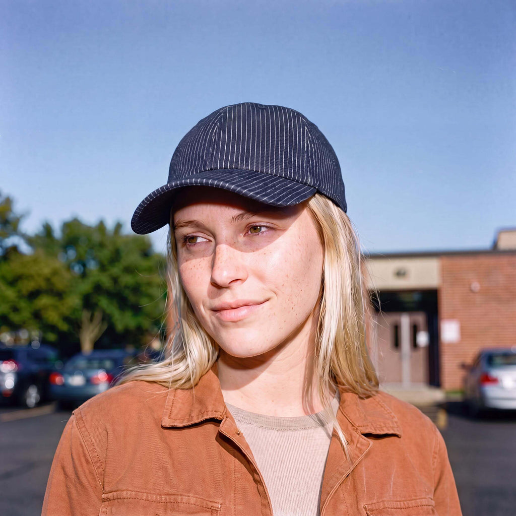 blau (female-model)