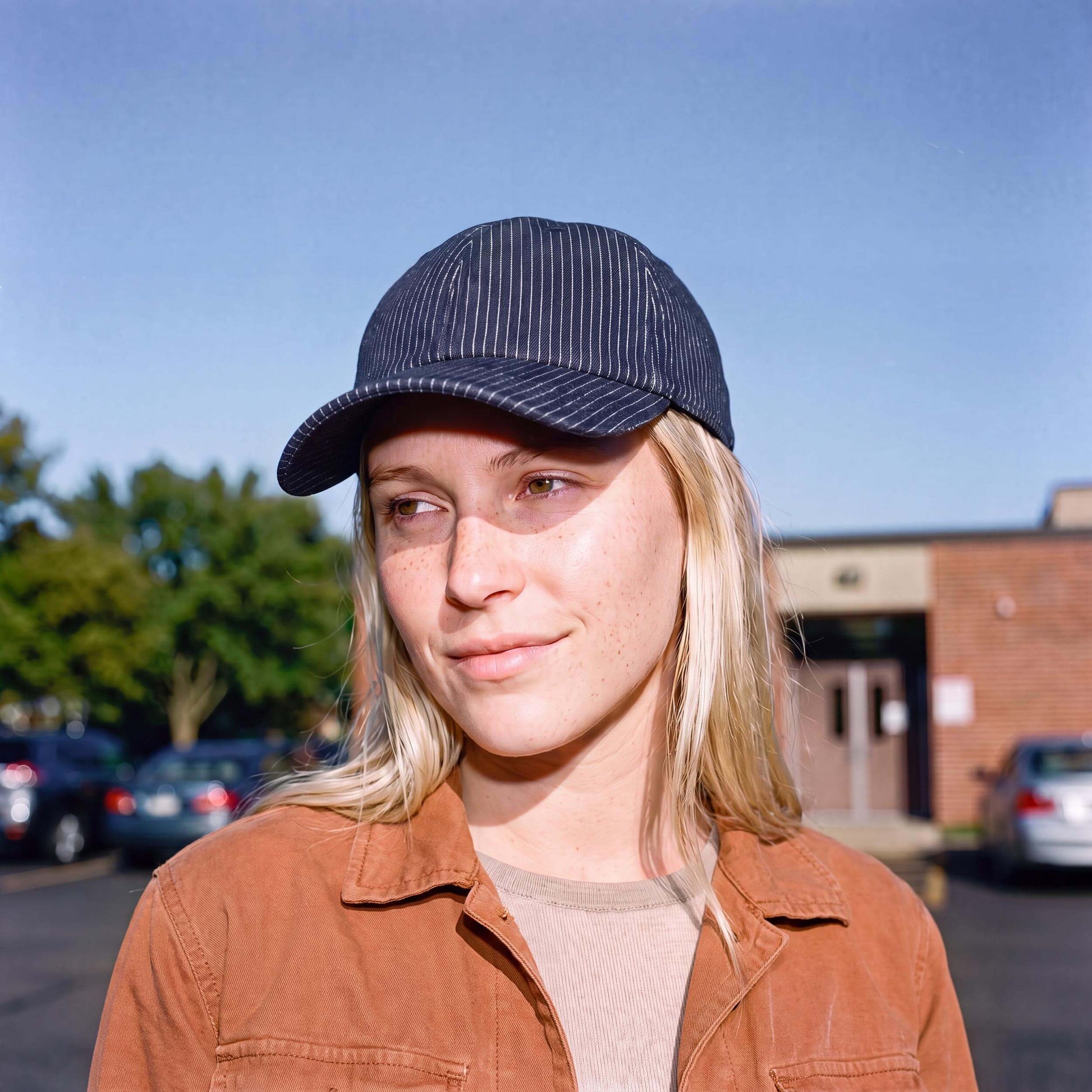 blau (female-model)