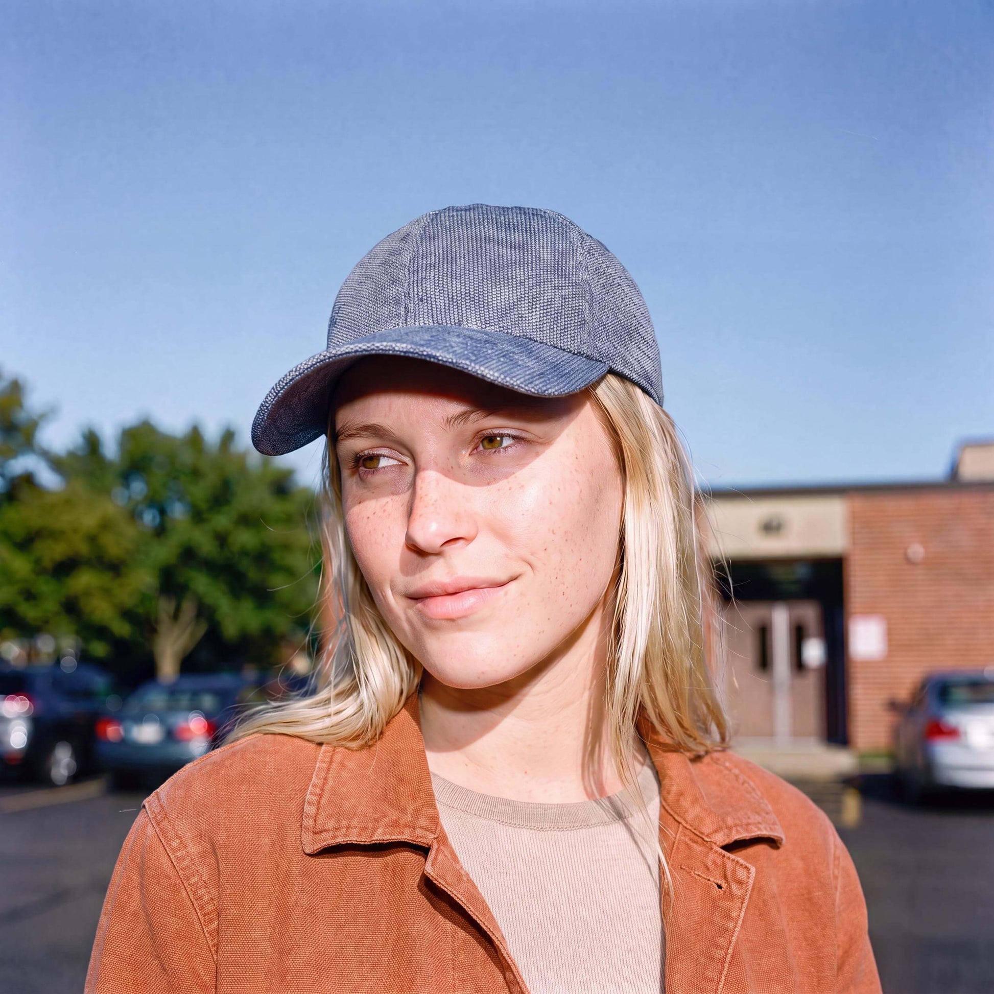 blau (female-model)
