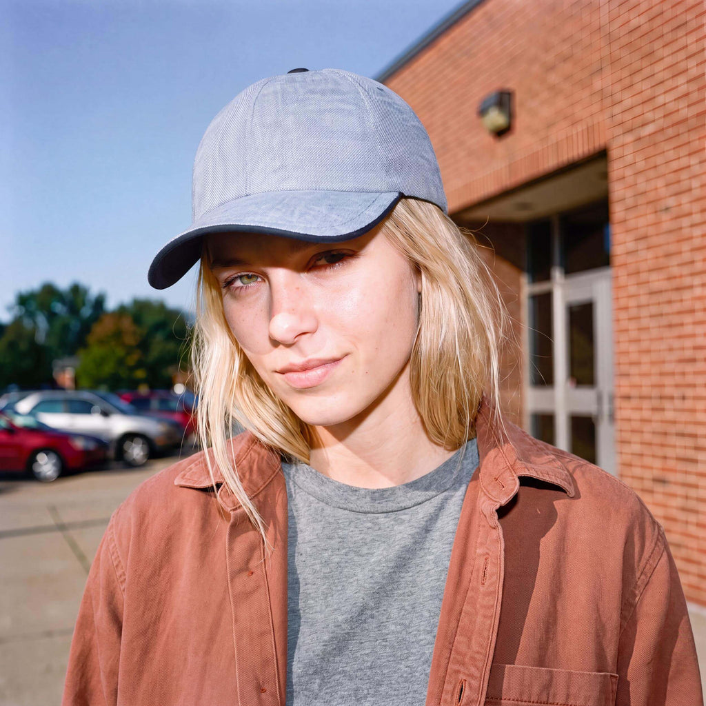 blau (female-model)