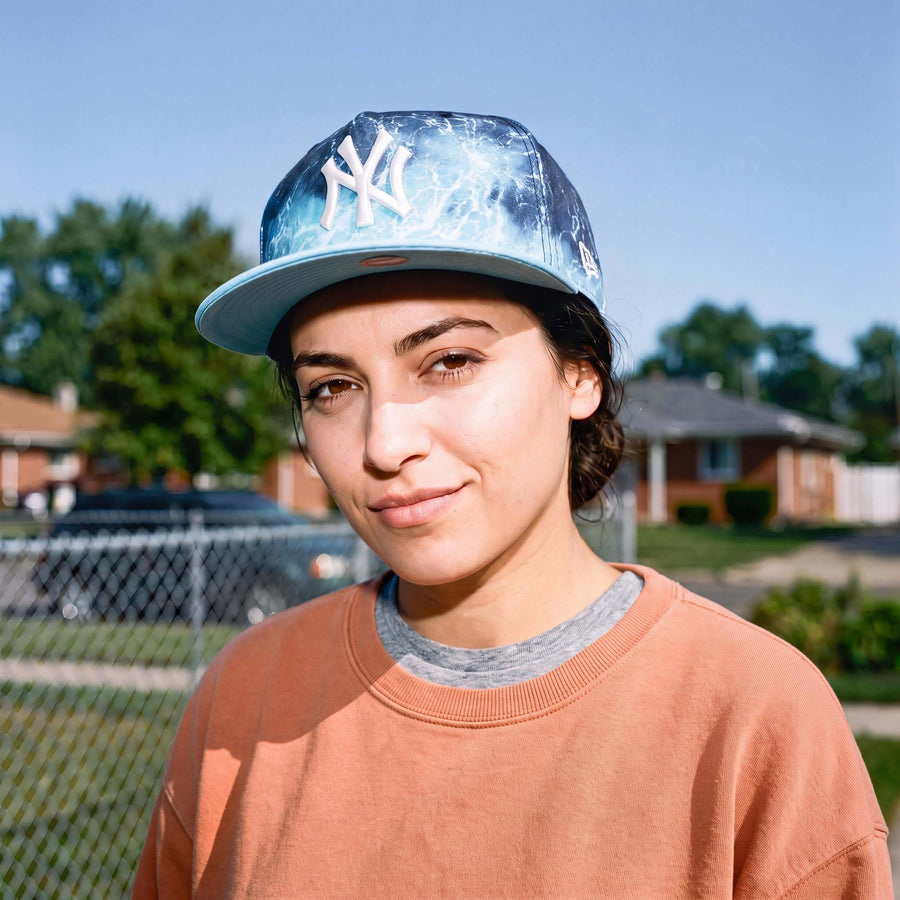 hellblau (female-model)