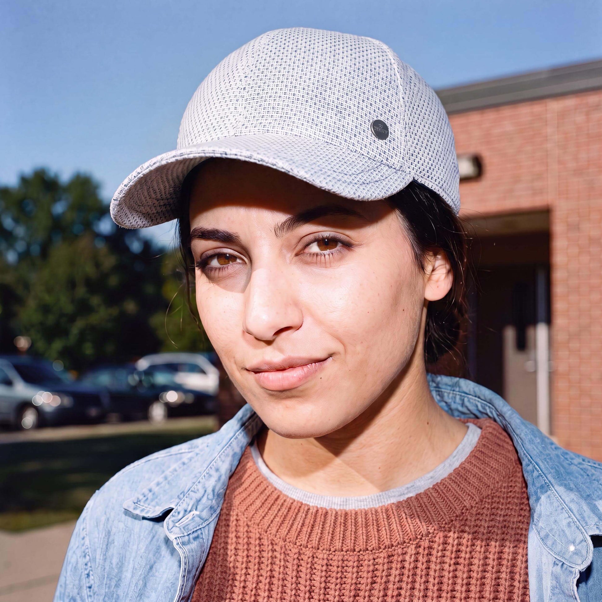 blau (female-model)