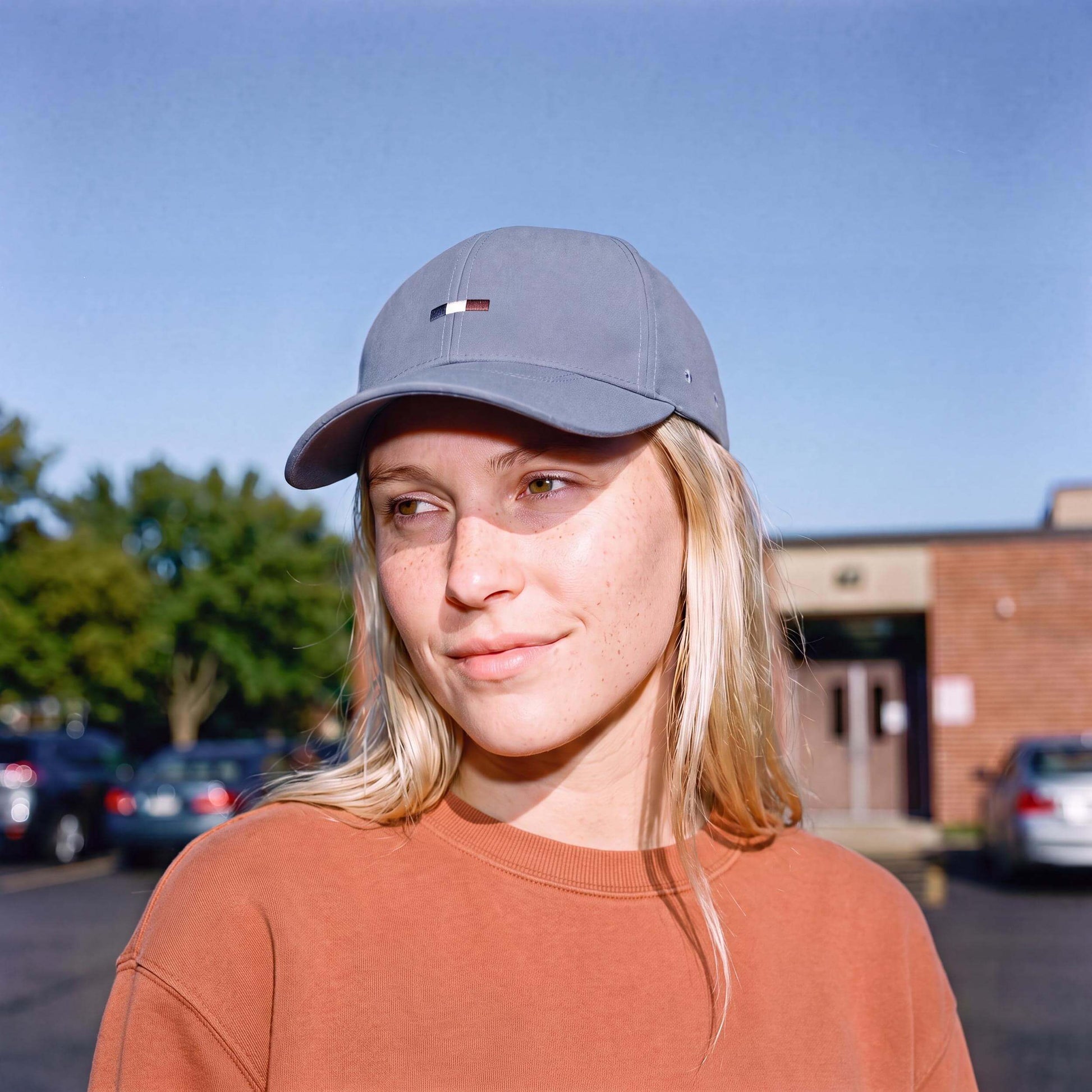 blau (female-model)