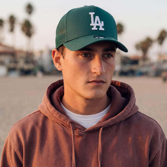 groen (mannelijk model James Lavender)