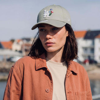 beige (vrouwelijk model Zara Slater)