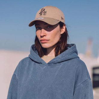 bruin (vrouwelijk model Sabrina Sanchez)