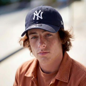 donkerblauw (mannelijk model Pete Delorette)