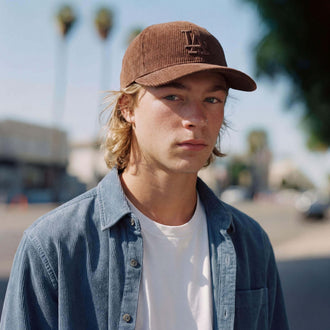 bruin (mannelijk model Justin Mappex)