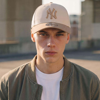 crèmewit-beige (mannelijk model Mike Anderson)