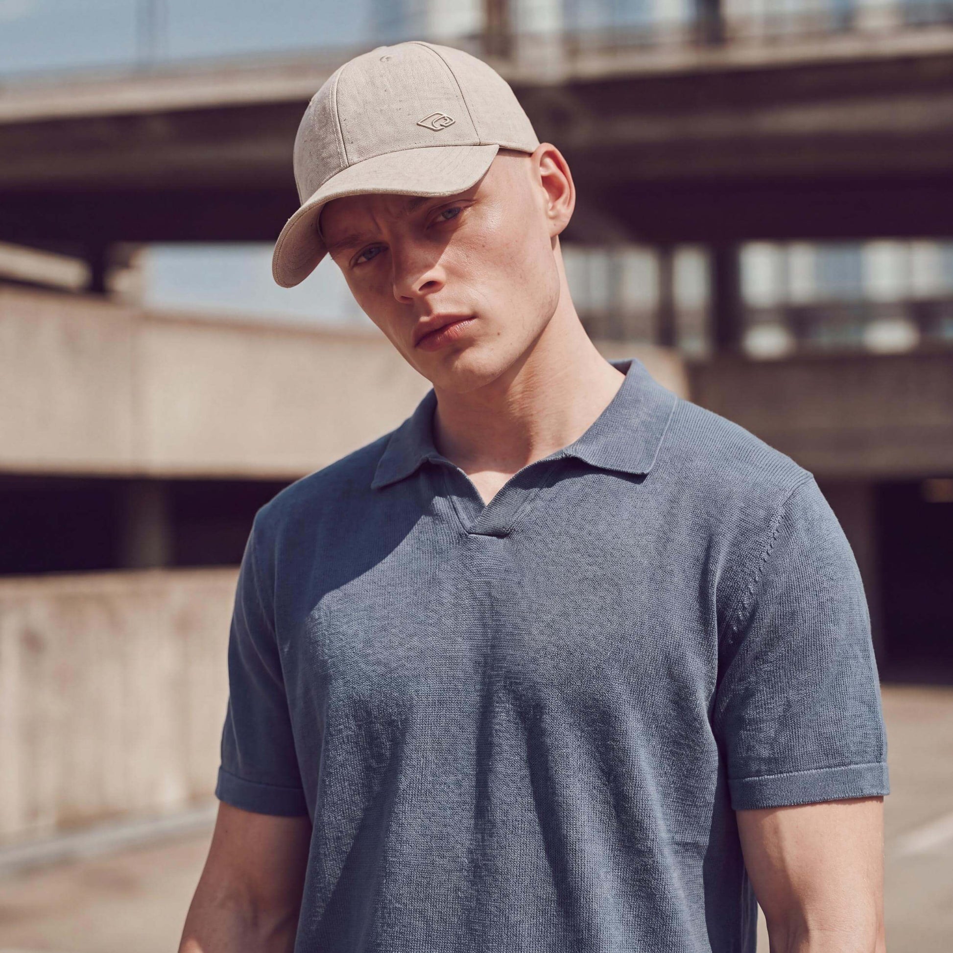 hellbeige (male-model)