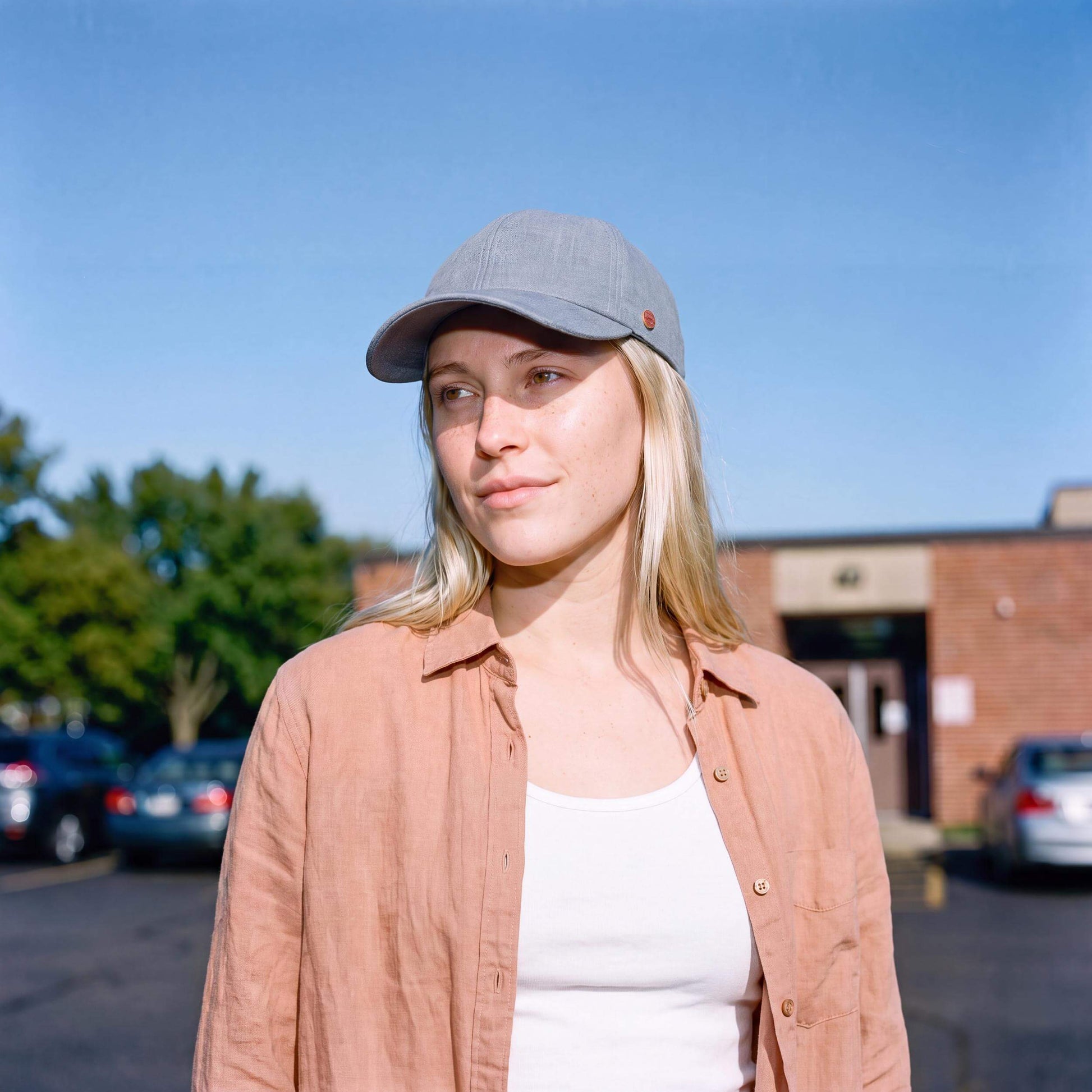 hellblau (female-model)