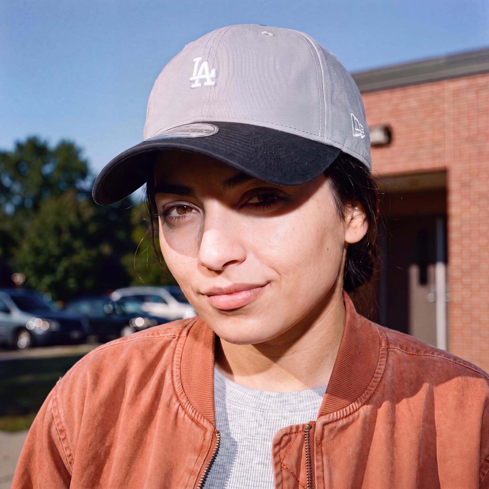 grau (female-model)