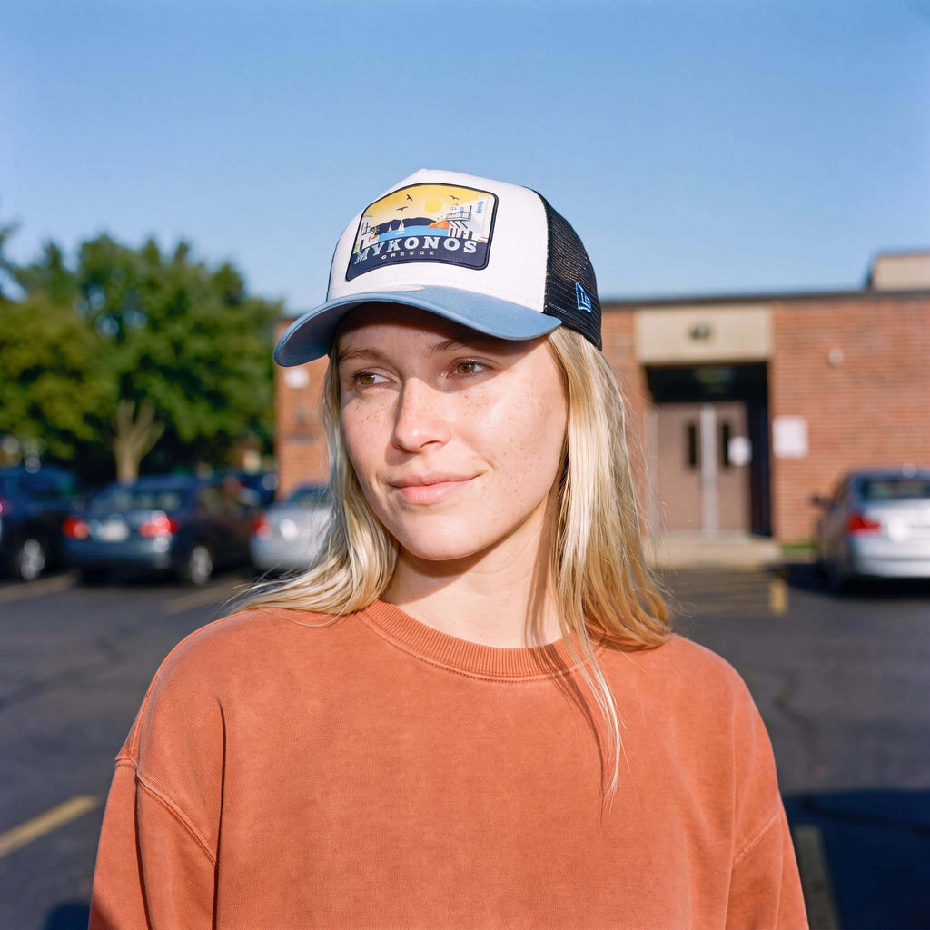 blau (female-model)