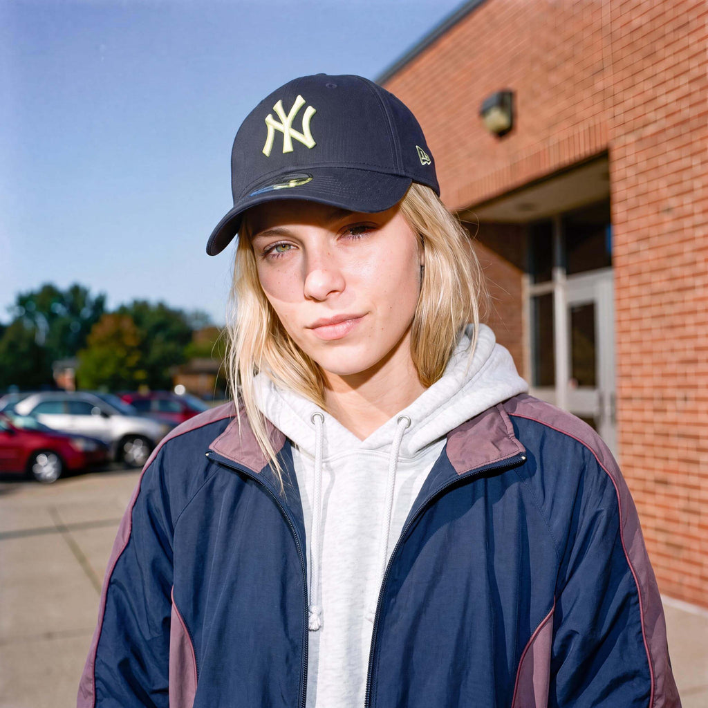 dunkelblau (female-model)