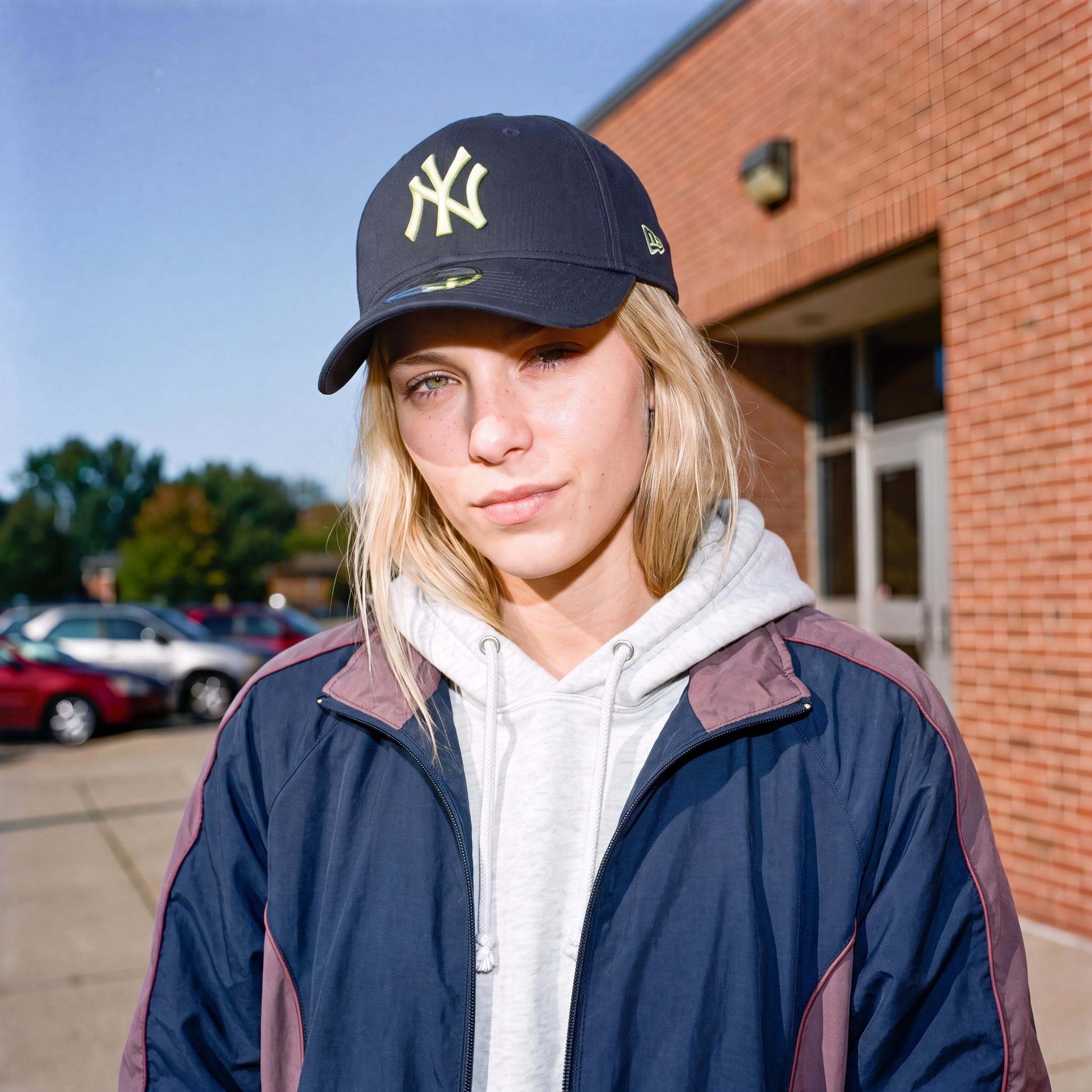 dunkelblau (female-model)