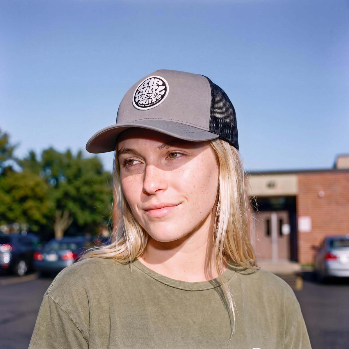 grau (female-model)