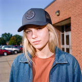 blau (female-model)
