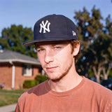 dunkelblau (male-model)