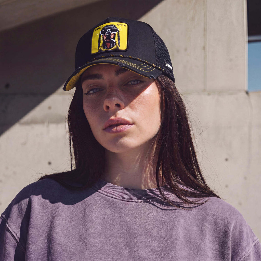 schwarz (female-model)