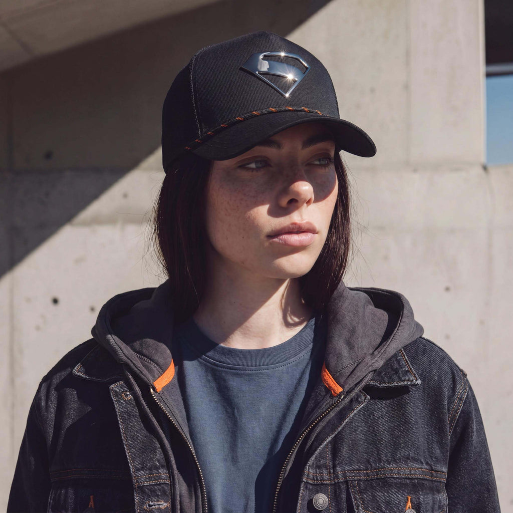 schwarz (female-model)