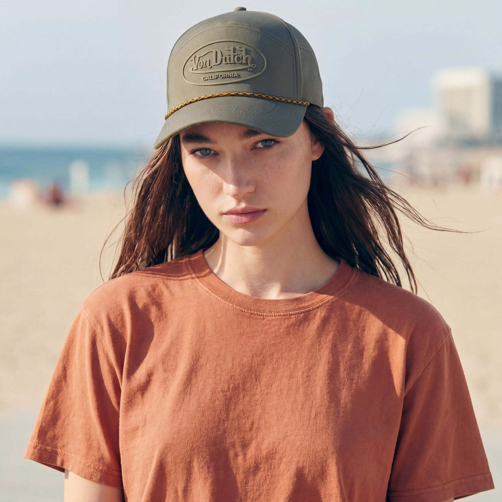 khaki (female-model Jessica Paulic)