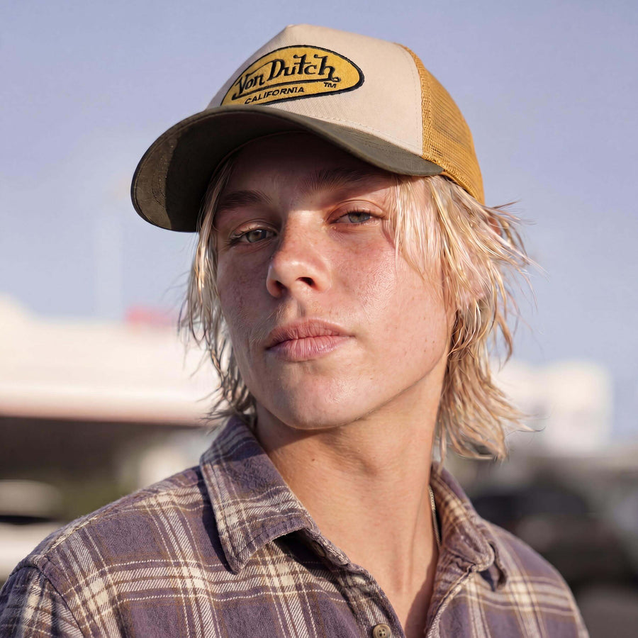 beige (male-model Oswald Bloom)