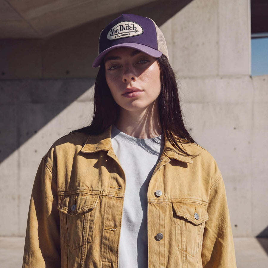 flieder (female-model Alexis Newman)