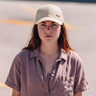 beige (vrouwelijk model Alexis Newman)