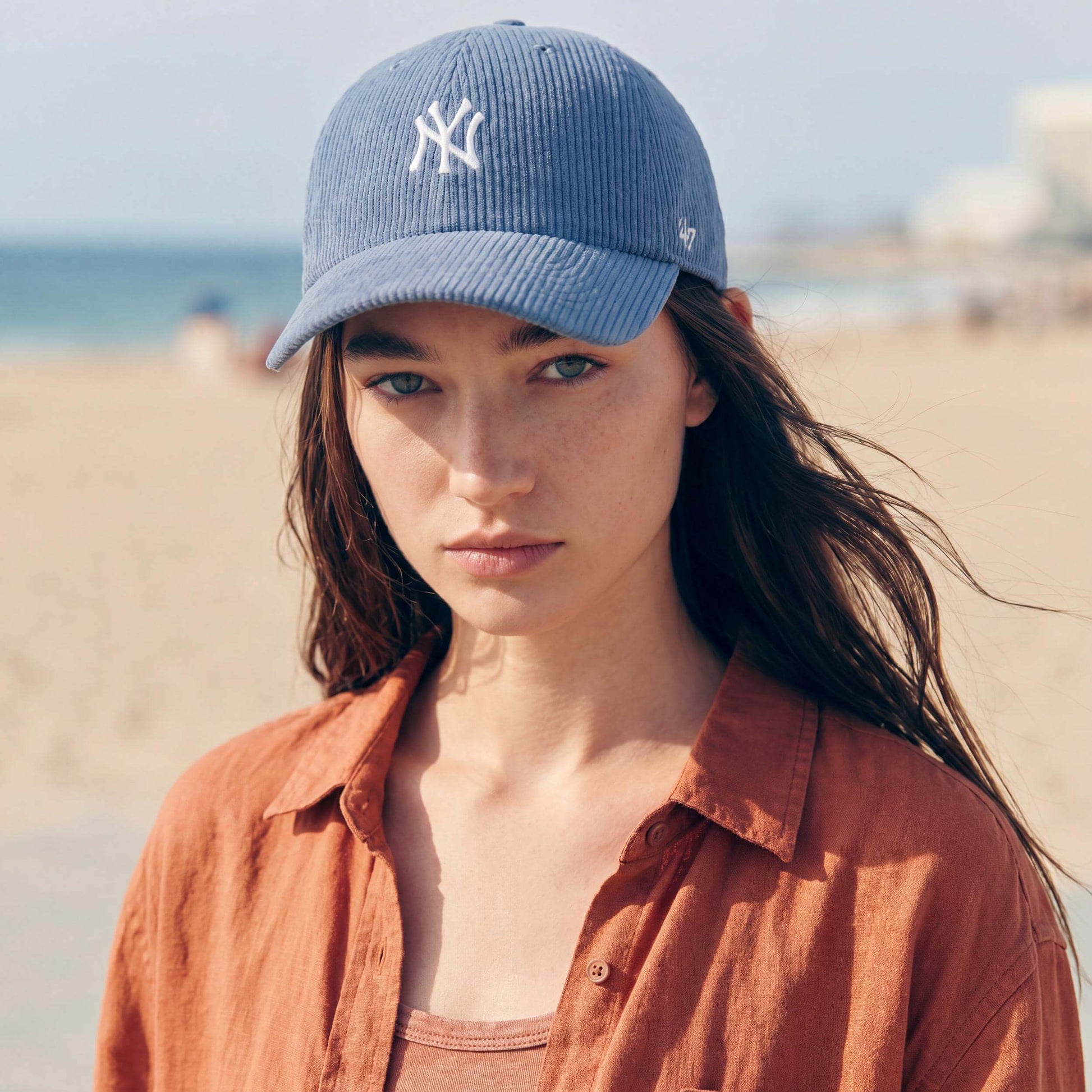 hellblau (female-model)