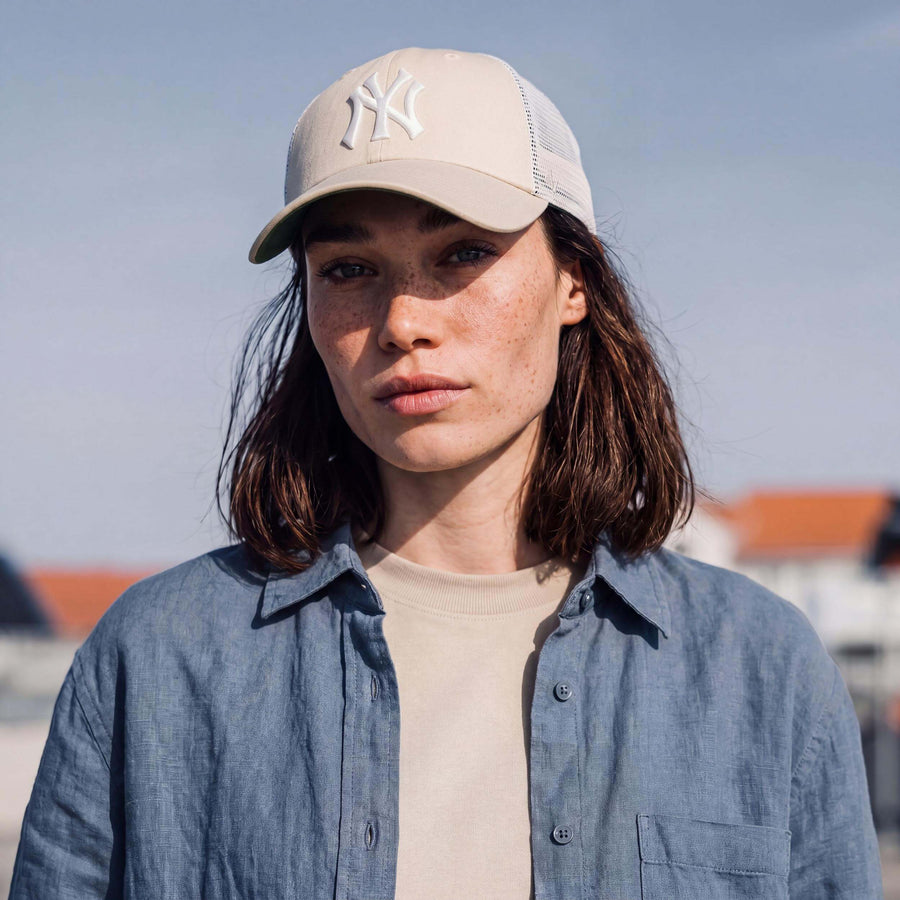 beige (female-model Hazel Bourne)