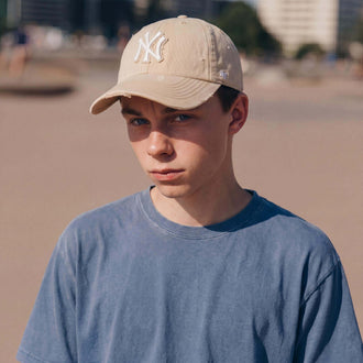 beige (male-model Luke Fermer)