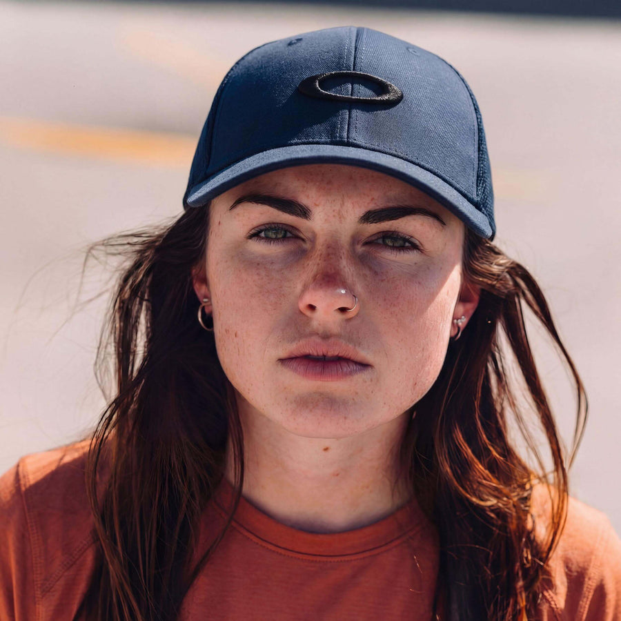 donkerblauw (vrouwelijk model Alexis Newman)